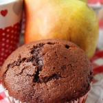 Muffin al cioccolato, pere e rum