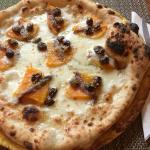 Pizza zucca, acciughe e olive taggiasche