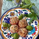 Pomodori gratinati con  olive e capperi