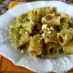 Rigatoni con broccoli , nocciole e sapore d'aglione