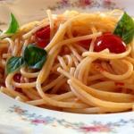 Spaghetti con i pomodorini e basilico