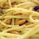 Spaghetti pinoli e bottarga