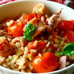 Tris di cereali (riso integrale , avena e grano )con calamaretti e pomodorini caramellati 
