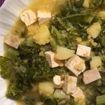 Zuppa di verza patate lenticchie e tofu