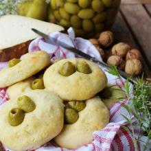 Focaccine di patata con le olive