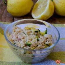 insalata di riso integrale con tonno zucchine e limone