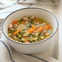 minestra di spinaci carote fagioli e cereali