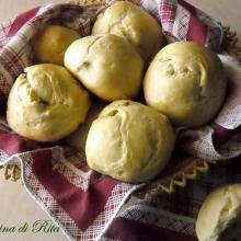 Panini alle olive / olive bread