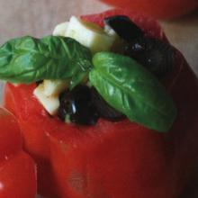 pomodori ripieni alle olive e mozzarella