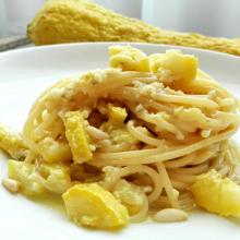 Spaghetti al pesto di zucchine gialle
