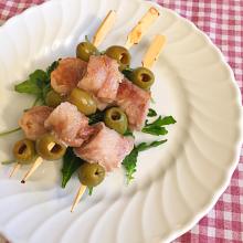 Spiedini di carne e olive