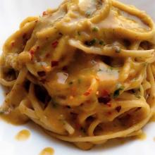 Linguine aglio,olio e peperoncino,con salsa di taralli, acciughe e finocchietto prezzemolo e olio all’aglio