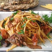 spaghetti con porcini secchi e  tonno ( la carrettiera ricca)