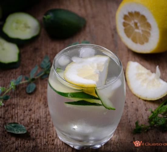 Acqua detox al limone e cetriolo