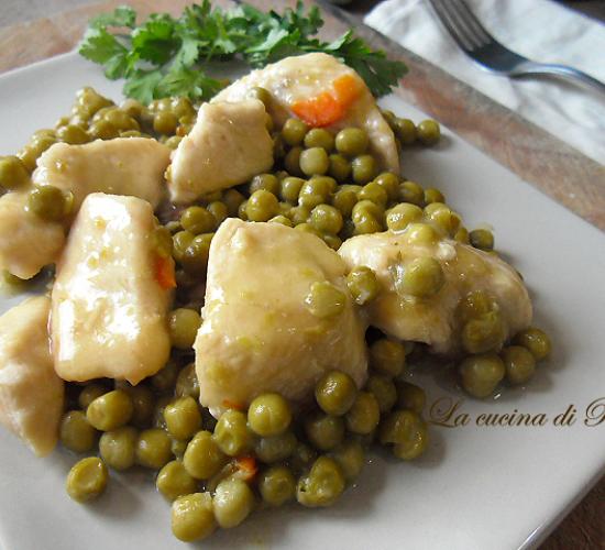 Bocconcini di pollo con i piselli /chicken with green peas