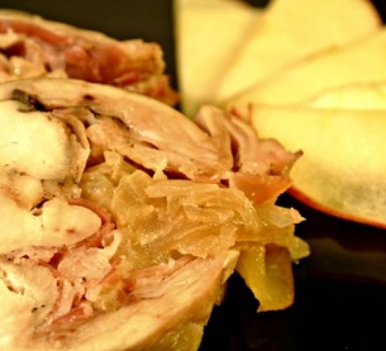 Coniglio in umido con mele, cipolla e pancetta per l'Italia nel piatto