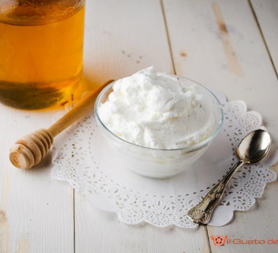 crema al latte – ricetta base facile e veloce per farcire dolci