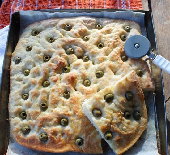 Focaccia con le olive (facilissima)