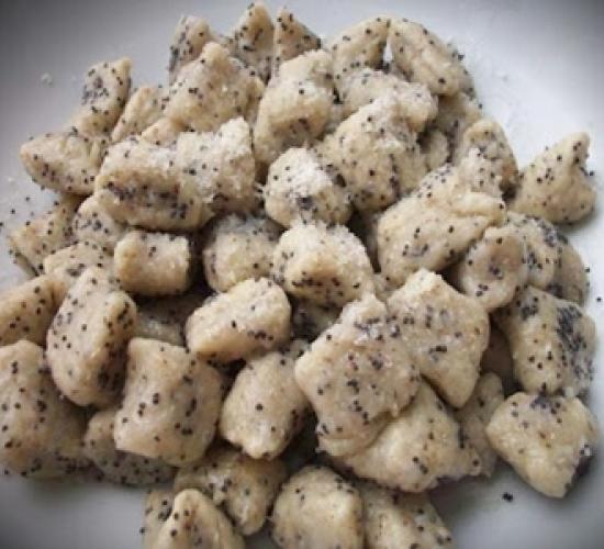 Gnocchetti saraceni con semi di papavero