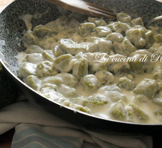 Gnocchi di broccoli alla crema di formaggio