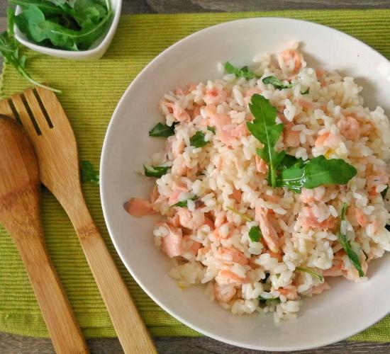 insalata di riso con gamberetti e salmone