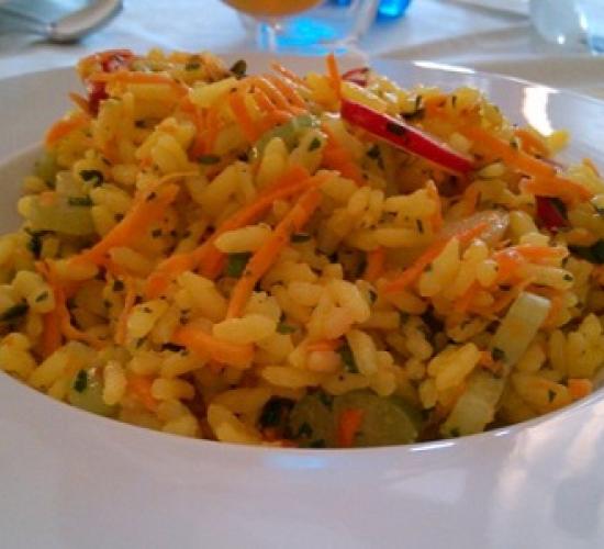 Insalata di riso con verdure alla senape