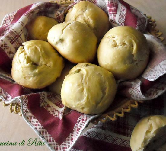 Panini alle olive / olive bread