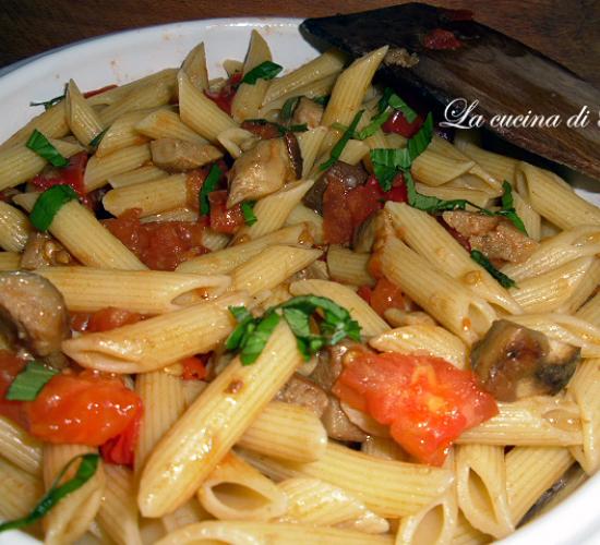 Pasta con porcini e pomodorini/ pasta with porcini mushrooms and cherry tomatoes