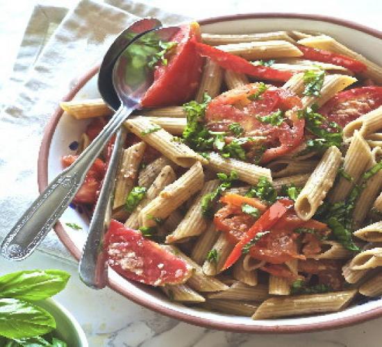 Pasta fredda: aglio olio e pomodori