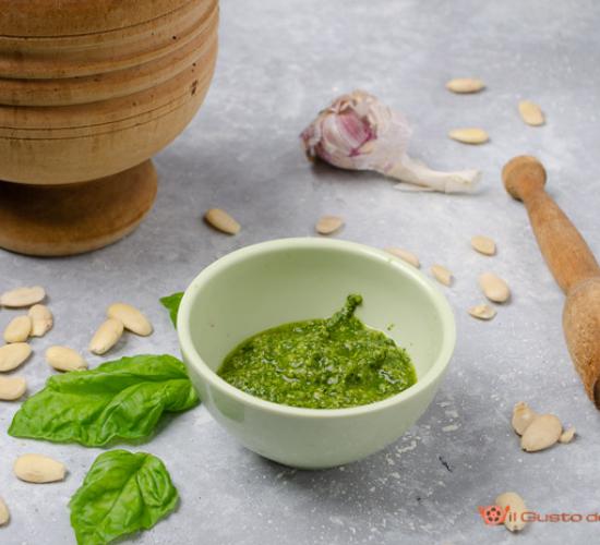 Pesto di basilico e mandorle – ricetta facile e veloce
