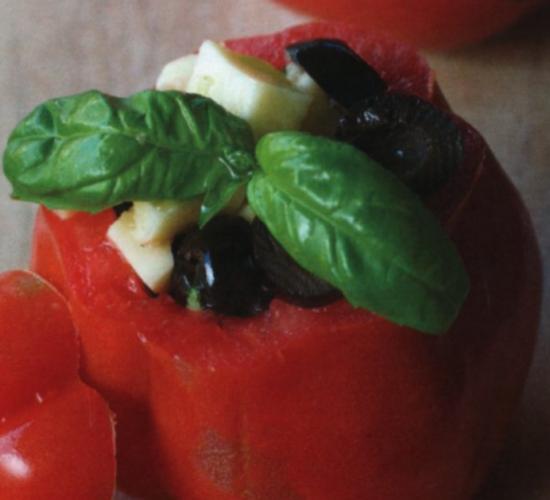 pomodori ripieni alle olive e mozzarella
