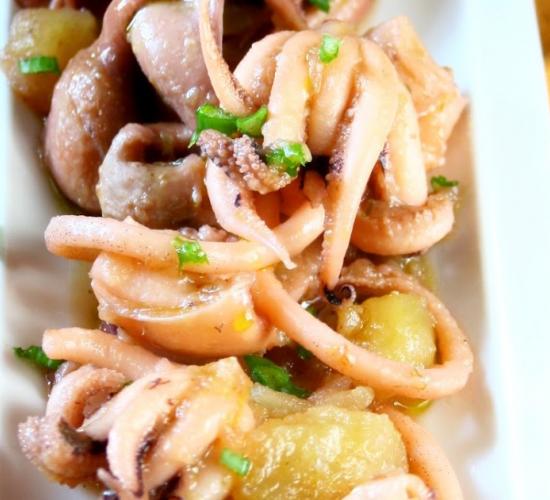 Seppie e calamari con patate e la loro crema 