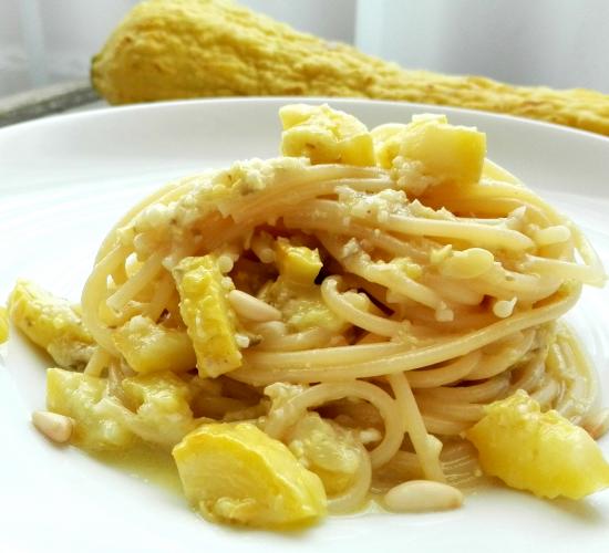 Spaghetti al pesto di zucchine gialle