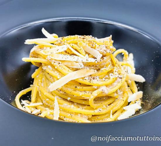 Spaghetti cacio e pepe alternativi (gluten free) con maschèrpa