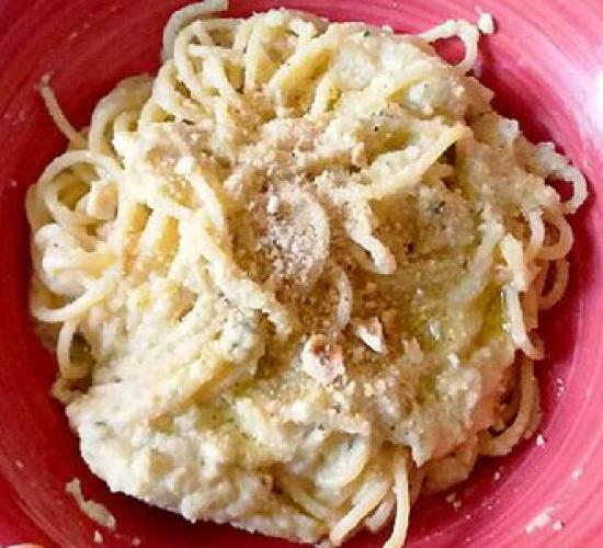 spaghetti con crema di cavolfiore e nocciole (bimby)