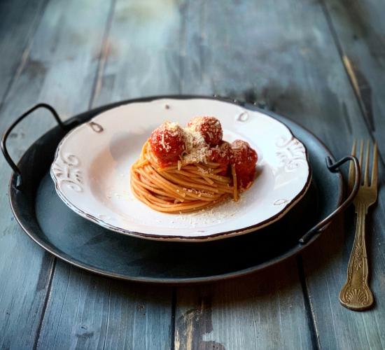 Spaghetti con polpette di carne (spaghetti and meatballs)