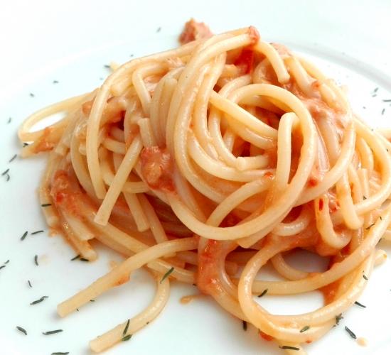 Spaghetti cremosi al pesto leggero