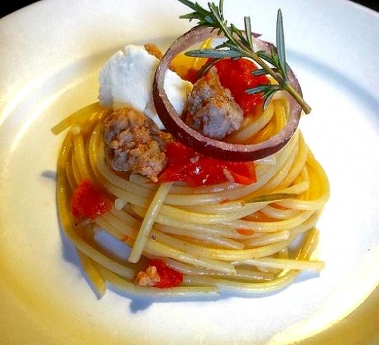 Spaghetti pachino e salsiccia