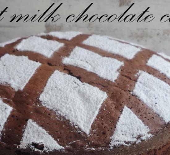 Torta al latte caldo con cioccolato fondente (hot milk chocolate cake)