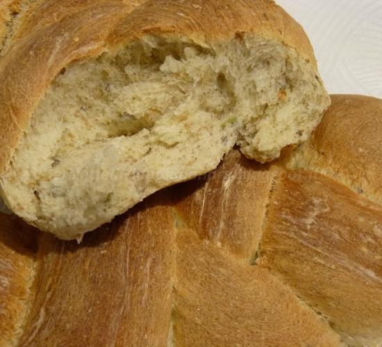 Treccioni di pane fatto in casa, con germe di grano, crusca e mix di semi
