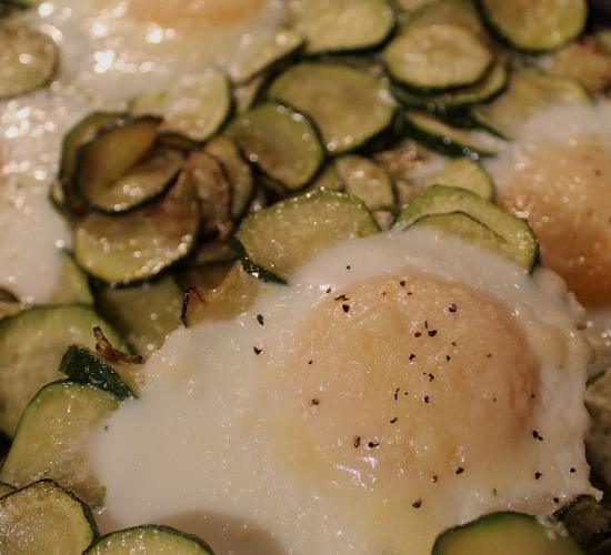 uova al forno con zucchine